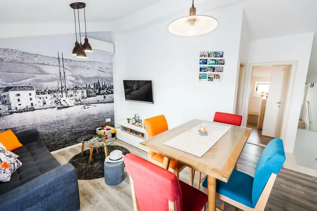 Apartments Mb Kastela 0*,